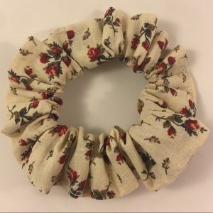 Floral Scrunchie🥀